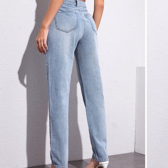 Trending Mom Jeans - Picture 2 of 3